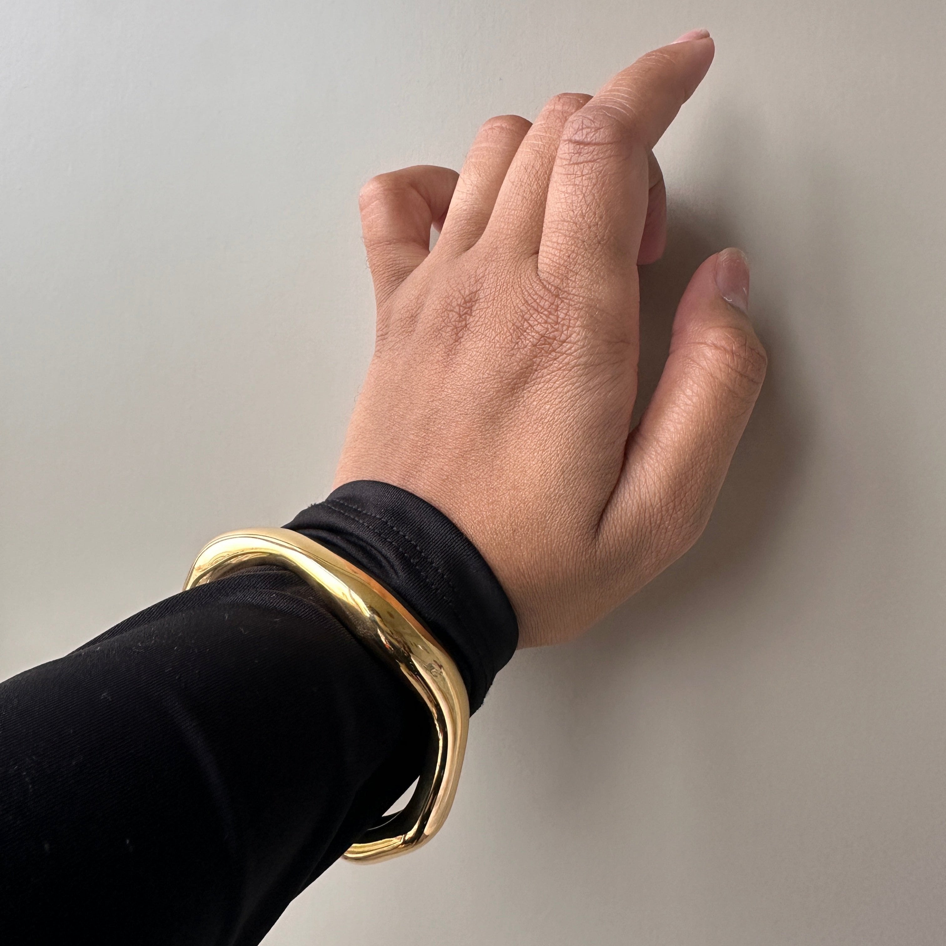 (PRE ORDER) Wave - Bangle Cuff (Gold/Silver)